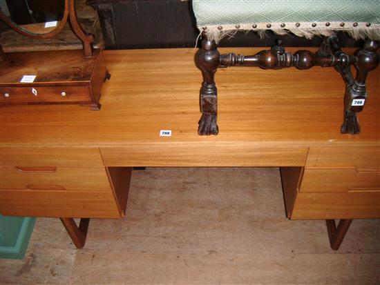 1960s dressing table(-)